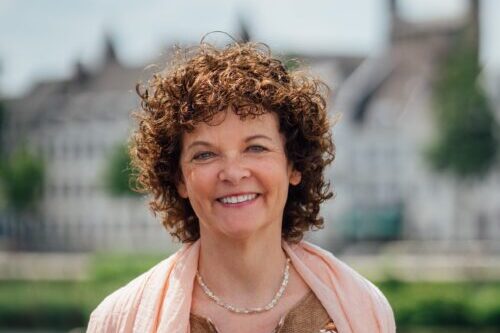 Dr. Resie Monen